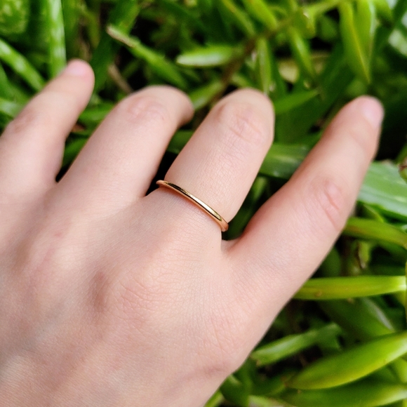 New Classic Gold Simple Ring Band, size 5.75 - Picture 5 of 8